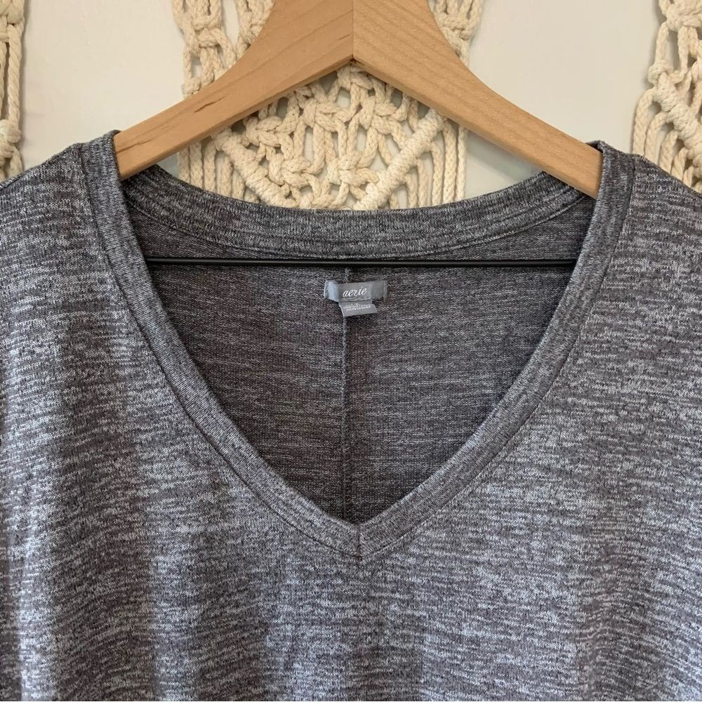 AERIE Women's V Neck Curved Hem Long Sleeved Top Grey Size Large - Picture 2 of 9
